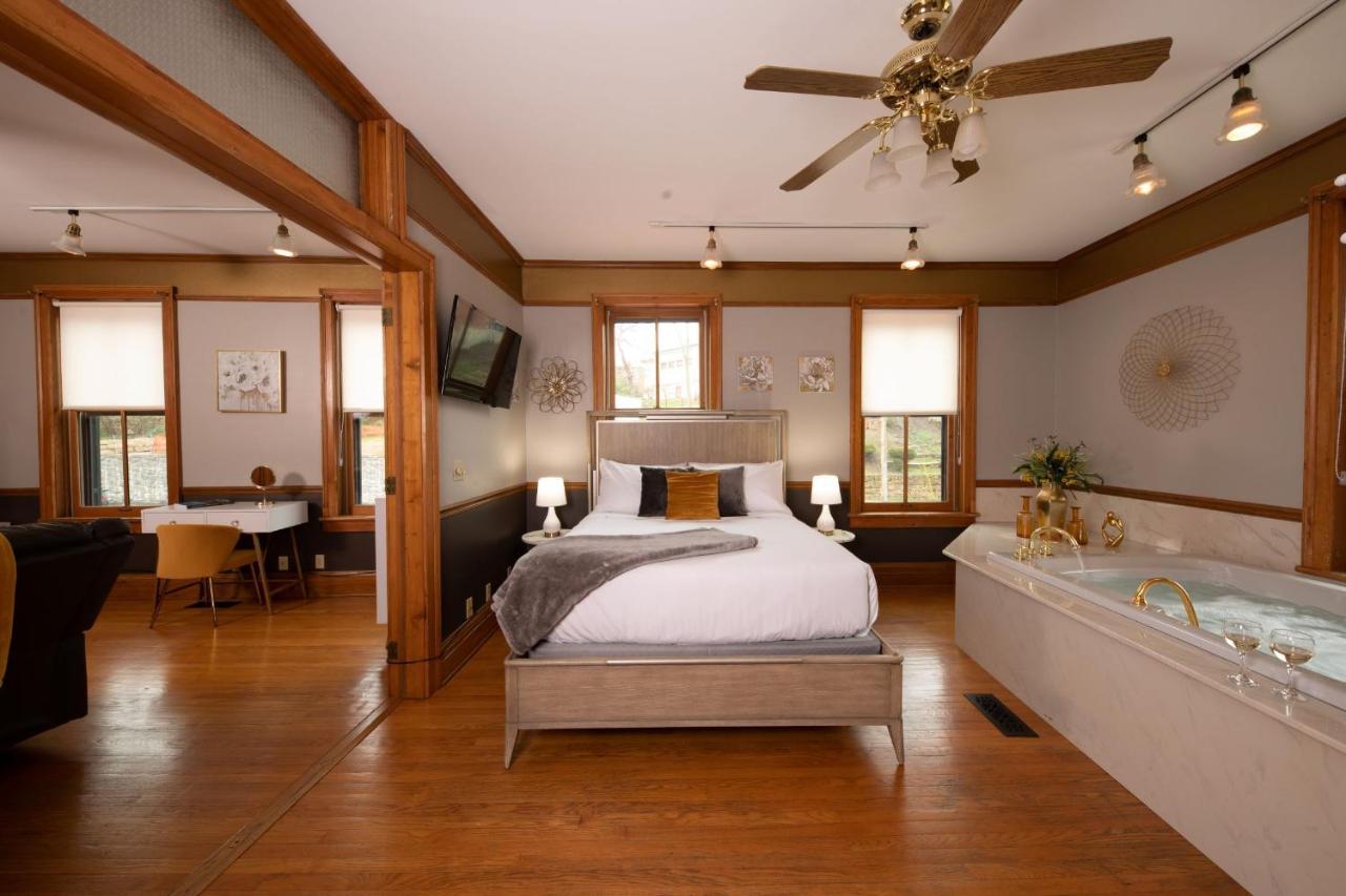Riverboat Suites Галіна Екстер'єр фото