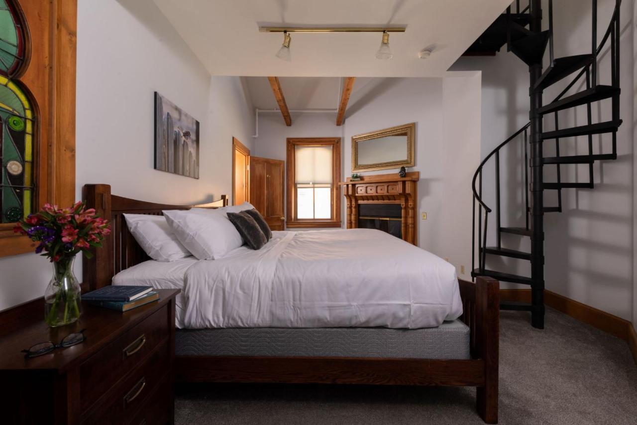 Riverboat Suites Галіна Екстер'єр фото
